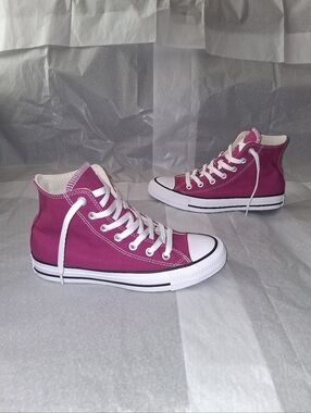 Converse Allstars Chuck Taylor Sneakers, Brand New, Women 7
